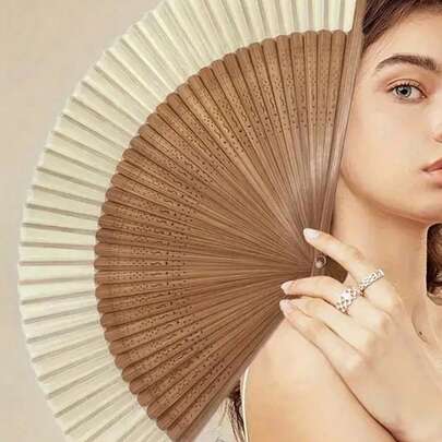 1 pieza de abanico plegable de bambú hecho a mano de estilo vintage - regalo elegante para mujeres, regalo para fiestas de boda, usado para exhibición de qipao, actuación tradicional, decoración del hogar vintage, selección de primavera y verano, regalo para dama de honor, decoración de habitación y dormitorio, decoración de dormitorio, playa, viaje, hombres, mujeres, artículos de vacaciones lindos, regalo del día de la madre, decoración de dormitorio, jardín, decoración de cocina, verano, playa, artículos esenciales de viaje, decoración de habitación, calamar, graduación, al aire libre, jardín, artículos esenciales de viaje, artículos portátiles esenciales, artículos esenciales de playa, temporada de graduación, ceremonia de graduación, regalo de graduación, presente de graduación, felicitaciones graduado, graduado, valedictorian, terminar la escuela, fiesta de graduación, artículos esenciales al aire libre, portátil de viaje, artículos esenciales de campamento, artículos esenciales d