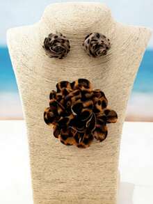 1 Pair Women's Vintage Leopard Print Stud Earrings Wild Elegance, Timeless CharmThe Lively Rotating Petalsshowcasethebold Personalized Of Theleopard Print; The Classic Rose Design Adds A Touch Of Romit, This Pair Of Earrings Is Your Perfect Finishingtouch. - Leopard Print - View 4