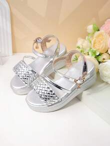 Sandalias de suela gruesa tejida de oro metálico con correa de tobillo de strass para niñas, zapatos casuales antideslizantes de verano para niños - Plateado - Ver 5