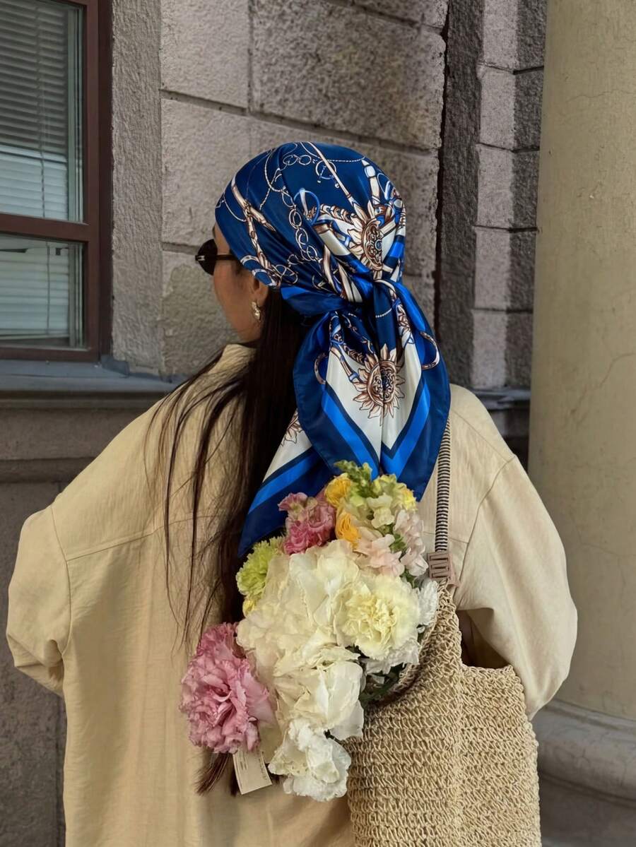 1 pieza Pañuelo cuadrado de mujer de 90 cm de estampado popular con cadena, pañuelo de cabeza/bandana de satén apto para uso diario, playa, vacaciones - Azul marino - Ver 1