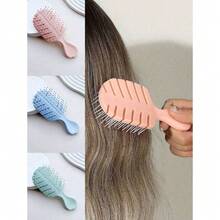 1 pieza Peine para dar forma al cabello rizado, adecuado para cabello rizado, ondulado o en espiral - Peine ligero con diseño flexible antiestático, desenreda fácilmente el cabello, crea estilos rizados y agrega volumen; La estructura transpirable ayuda al secado rápido y al fácil peinado con calor; Mango ergonómico antideslizante para un agarre cómodo; Adecuado tanto para hombres como para mujeres; Ideal para el cuidado diario del cabello y uso en salón - Peine con cojín de aire - Ver 2