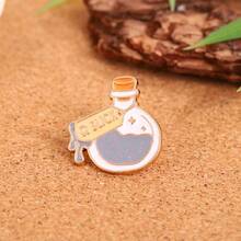 Broche de metal elegante con diseño exclusivo de poción mágica de dibujos animados, accesorio de moda versátil - Multicolor - Ver 1