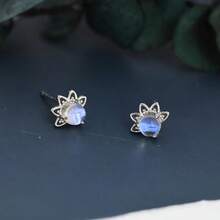 Bông tai hình vương miện đá mặt trăng bằng bạc 925, bông tai bạc 925 kiểu gọng càng cua, bông tai đá mặt trăng, kiểu dáng tối giản, thích hợp cho tiệc tùng và đám cưới. - Đá Mặt Trăng - Xem 5