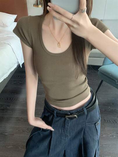 Áo thun nữ tay ngắn cổ chữ U vai thường màu trơn 2026, kiểu dáng ôm sát, thích hợp cho mùa xuân/hè.
