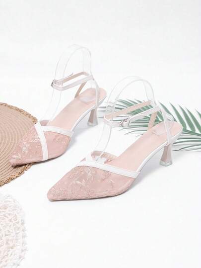 1 đôi sandal cao gót hở mũi màu đen, chất liệu vải lưới mềm mại, thoáng khí với họa tiết thêu, khóa kim loại màu vàng trang trí, thiết kế quai ngang mắt cá chân, mũi nhọn, gót nhọn, kiểu đế xuồng, thích hợp cho tiệc tùng, mua sắm, du lịch, nghỉ mát, mùa hè. Hàng mới về.