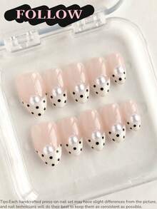 10片手工亚克力美甲贴片，短款美甲，杏仁形美甲，粉色美甲，白色美甲，甜美柔和，法式美甲，波点美甲，珍珠美甲，可爱美甲，价格实惠，美甲用品，可重复使用美甲套装，含美甲工具，适合日常通勤、派对和办公场合送礼 - 白色 - 查看 2