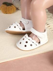 1 Pair Infant Flower Hollow Minimalist Sandals, Versatile For Summer - White - View 3