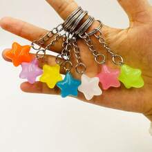 Llavero con estrellas que brillan en la oscuridad, adecuado para bolsos y mochilas, perfecto como recuerdo de fiesta y regalo de cumpleaños - Multicolor - Ver 2