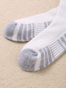 24 Paar Kinder Crew Socken, Kinder Sport Socken, hohe Elastizität, Laufsocken, geeignet für Jungen und Mädchen Alltagskleidung, schwarz, weiß und grau, geeignet für Outdoor-Reisen und Alltagskleidung, Jungen und Mädchen Socken, geeignet für 1-16 Jahre alte Mädchen Geburtstagsgeschenk, geeignet für verschiedene Feste, geeignet für alle Jahreszeiten, atmungsaktiv, weich und bequem - Verschiedenfarbig - Übersicht 2