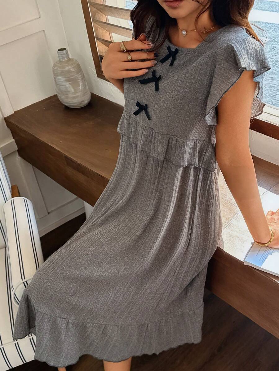 Gaun Tidur Wanita Lengan Pendek Leher Persegi dengan Detail Pita dan Motif Garis-garis, Cocok untuk Pakaian Bersantai di Rumah - Light Grey - View 1