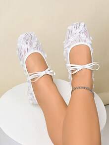 大码女式宽楦平底芭蕾鞋，蝴蝶结装饰，花卉刺绣透气镂空网面夏季凉鞋，方头宽楦玛丽珍鞋，适合户外、度假、派对搭配连衣裙 - 白色 - 查看 2