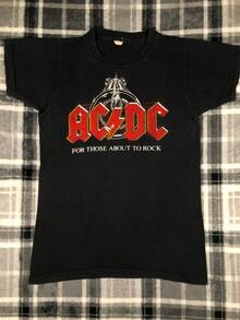 Men T-Shirts - Black - View 8