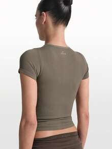 SKIMS  RIBBED SEAMLESS SHORT SLEEVE TOP - Dusty Oak - View 2