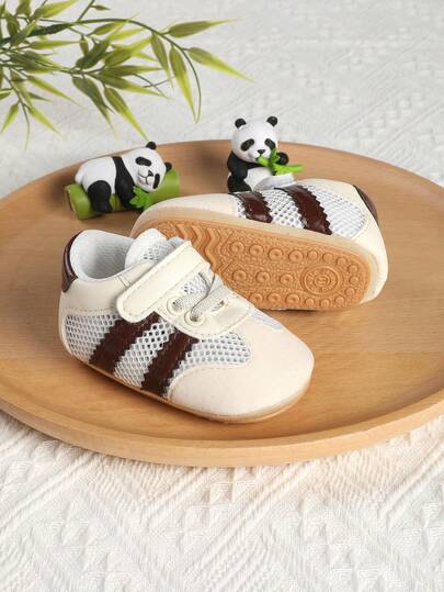 1双男女宝宝时尚透气防滑魔术贴运动鞋，适合0-1岁婴幼儿，可作爬行鞋、春夏秋季休闲鞋。