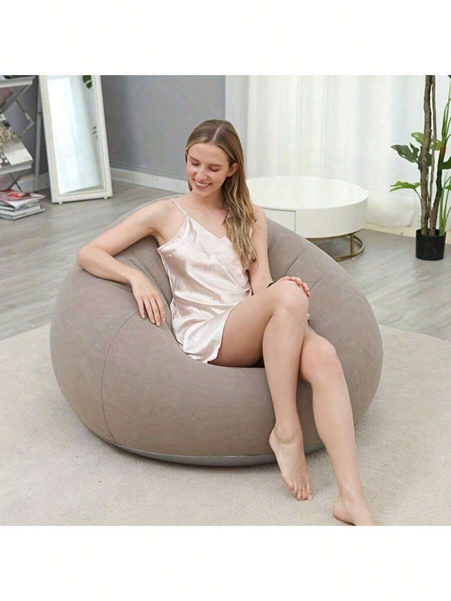 Bộ bàn ghế sân vườn gồm 1 ghế sofa hơi cỡ lớn, được làm từ chất liệu PVC bền chắc, phù hợp cho cả không gian sống trong nhà và ngoài trời, dễ dàng di chuyển và gấp gọn để cất giữ, có thể sử dụng cho các buổi dã ngoại ngoài trời và cắm trại. - ghế sofa bơm hơi phủ nhung - Xem 1