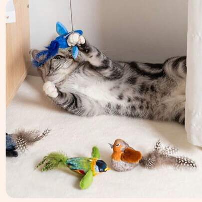 1 pieza Juguete realista para gatos con sonido de pájaro - Sonido de trino de pájaro realista, autoentretenemiento para aliviar el aburrimiento, juguete interactivo para gatos, juguete de peluche colgante con plumas artificiales que emiten llamados de pájaros, el color y la longitud de las plumas pueden variar