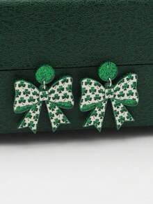 1 Đôi bông tai ngày lễ Thánh Patrick với họa tiết cỏ ba lá và nơ, phụ kiện bông tai bằng acrylic. - màu xanh lá - Xem 3