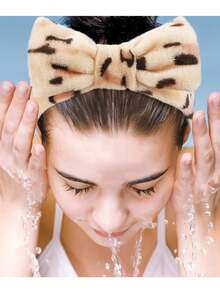 1 Băng đô che mặt / 2 Băng đeo cổ tay. Băng đô spa, Băng đô họa tiết da báo, Băng đô nơ, Băng đô trang điểm, Băng đô chăm sóc da mặt, Băng đô mút xốp nhung hồng, Nơ, Kẹp tóc, Băng đô spa, Băng đeo cổ tay, Bộ phụ kiện tạo kiểu tóc cho nữ và bé gái. - Nhiều màu - Xem 3