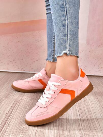 1 đôi giày thể thao nữ buộc dây bằng da PU họa tiết hình học, giày casual thích hợp mang trong nhà và ngoài trời, phù hợp mọi mùa.