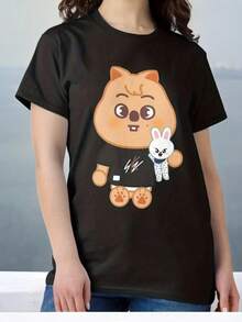 Stray Music Group Korean Chibi Jisung & Stray Members K-Pop T-Shirt - Cute Collectible Unisex Crew Neck Tee For Men & Women, K-Fans Merchandise, Casual Wear With Chibi Character DesignClassic Fit 100% Cotton Casual T-Shirt, Skin Friendly Lightweight Short Sleeve Tee, Comfortable Everyday Wear For Home, Work, Party And Holiday Gifting - 黑色 - 查看 1