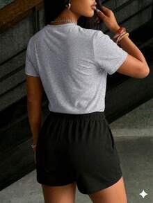 Conjunto de short y playera cuello redondo,con estampado - Gris Claro - Ver 2