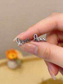 1 paire de boucles d'oreilles en acier inoxydable avec lettres "LOVE", boucles d'oreilles de haute qualité, non décolorantes. Bijou quotidien cadeau pour femmes, accessoire de boucles d'oreilles unisexe pour couple - Argent - Voir 10