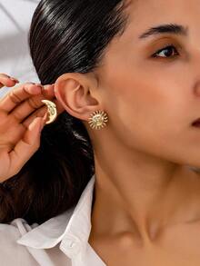 Bông tai hình Mặt trời và Mặt trăng vàng