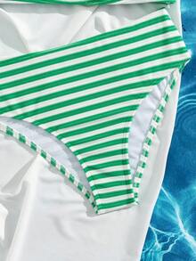 Bộ bikini nữ kiểu dáng dễ thương và ngọt ngào, gồm 2 món, chất liệu vải thun kẻ sọc, thoải mái và mềm mại, thích hợp cho kỳ nghỉ biển. - màu xanh lá - Xem 3