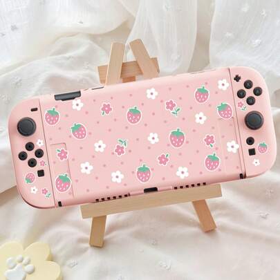 1个草莓花波点图案Switch游戏机保护壳，兼容Switch OLED和Switch游戏机，采用柔软的TPU材质，无需拆卸，防摔防尘，多种颜色可选，是送给Switch玩家的理想礼物，优雅清新的Switch保护壳。