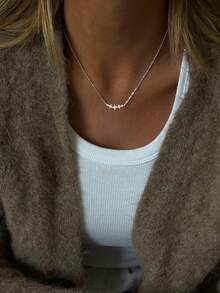 1 chiếc dây chuyền bạc S925 hình hoa cười và cỏ bốn lá đính đá Cubic Zirconia, kiểu dáng tối giản, món quà đa năng dành cho bạn bè, bạn gái, hoặc đeo hàng ngày. - dây chuyền cỏ bốn lá - Xem 2