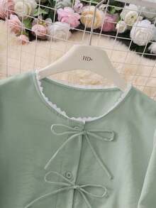 女士优雅通勤可爱甜美蝴蝶结圆领七分袖高腰上衣，刺绣蕾丝拼接衬衫，春夏款 - 灰綠色 - 查看 7