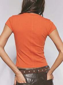 Áo croptop cổ cao in hình chim én phong cách Y2K, màu đỏ, chất liệu cotton mềm mại, tay ngắn. Phong cách đường phố retro, phù hợp cho hẹn hò, tiệc tùng, lễ hội, đi biển và mặc hàng ngày mùa hè. - Thêu màu đỏ - Xem 3