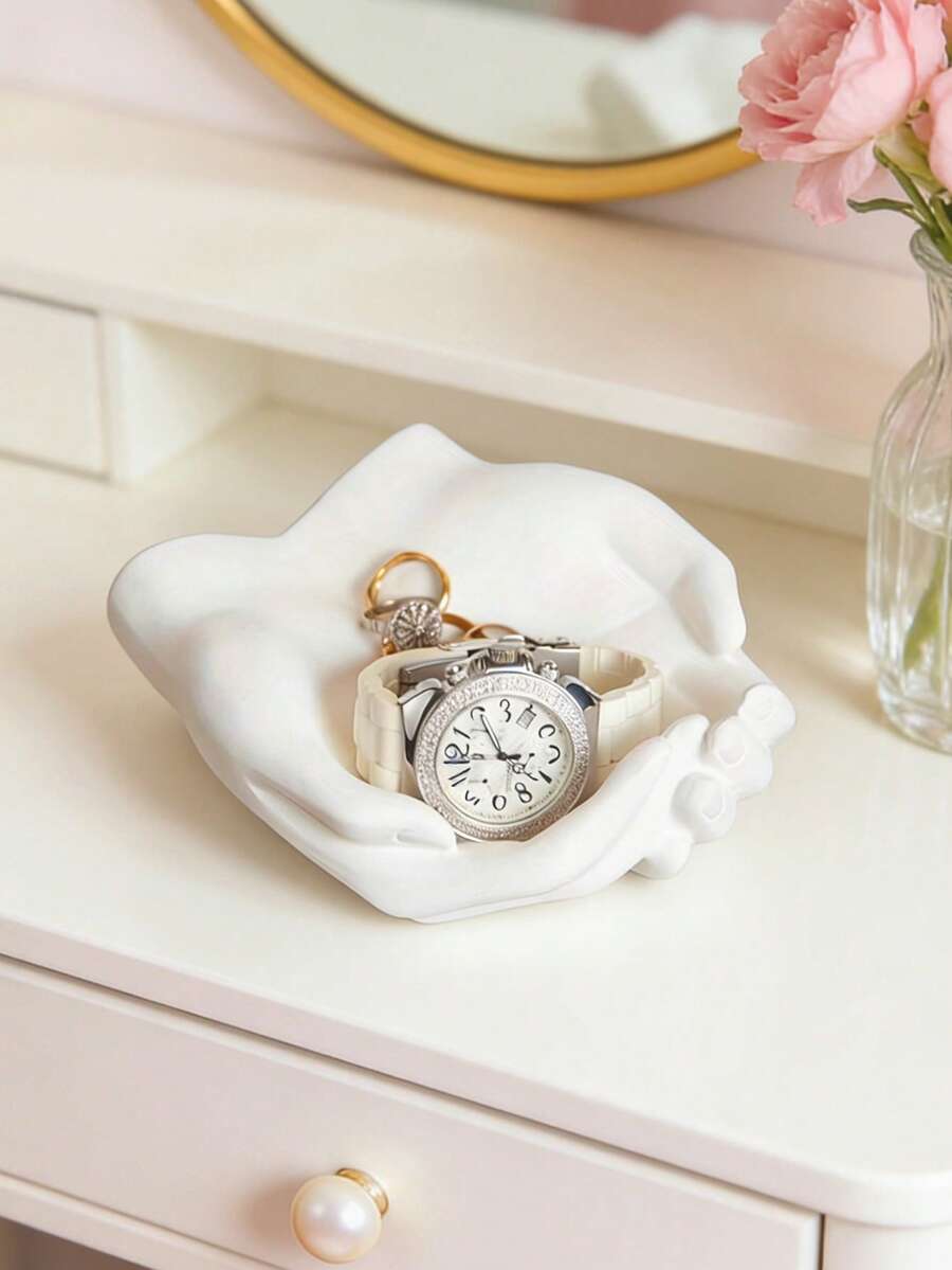 Khay hình bàn tay thanh lịch, đa năng dùng để đựng trang sức và chìa khóa. Hoàn hảo cho bàn trang điểm, tủ đầu giường hoặc lối vào. Khay trang trí đầy phong cách giúp giữ gọn gàng nhẫn, đồng hồ và các phụ kiện nhỏ. Thiết kế tối giản làm nổi bật vẻ đẹp của phòng ngủ, phòng tắm hoặc bàn làm việc. - A - Xem 1