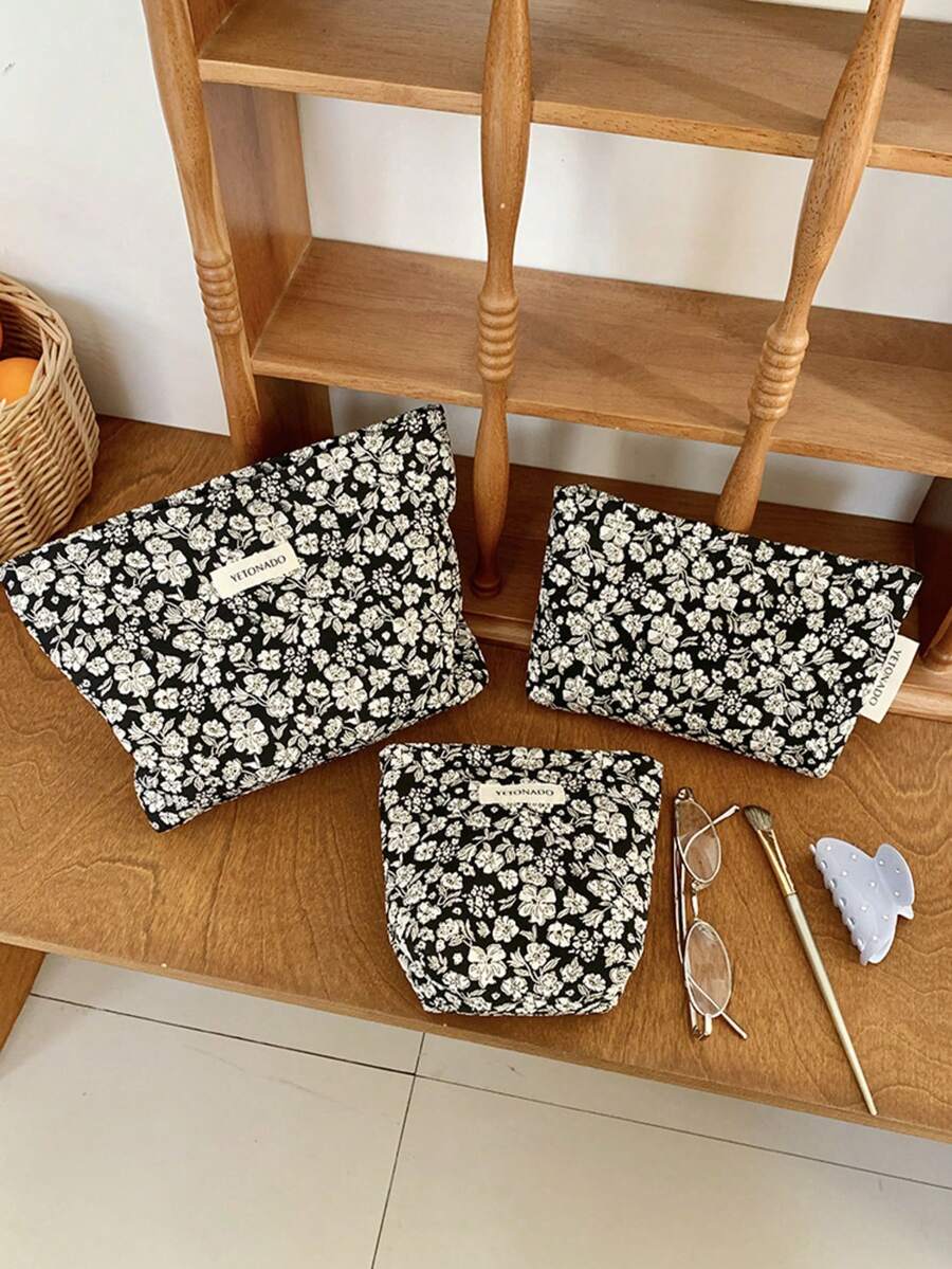 1 件/套 黑白花卉提花刺绣女士化妆包 便携大容量化妆包 带拉链，适合旅行度假，可收纳卫生巾、钥匙、发饰、充电器、口红、化妆品、香水、化妆刷等，也可作为护肤品和美容产品的收纳包。适合女性、学生、女学生，可作为生日礼物、朋友礼物、节日礼物。