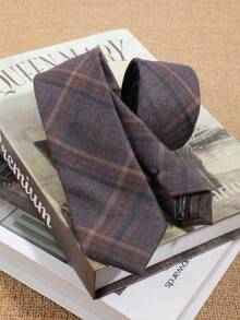 1 chiếc cà vạt nam kẻ sọc màu tím nhạt, phù hợp để phối cùng vest công sở. - Nhiều màu - Xem 6