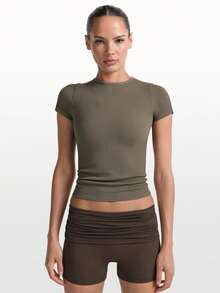 SKIMS  RIBBED SEAMLESS SHORT SLEEVE TOP - Dusty Oak - View 3