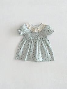 1 chiếc đầm hè cho bé gái màu xanh lá nhạt họa tiết hoa nhí, đầm xếp ly cổ ren/tay phồng kiểu công chúa, dáng rộng nhẹ. - Màu xanh Bạc hà - Xem 17
