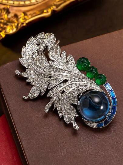 Broche vintage de luxe avec design de plume et strass, un choix de cadeau réfléchi pour la Saint-Valentin et la Fête des Mères, accent élégant et exquis pour une robe en velours noir lors de galas de gala, point fort raffiné pour une veste en satin dans les salons d'art rétro, convient pour les occasions quotidiennes, les fêtes et les banquets