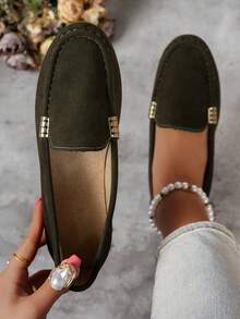 Màu xanh lá cây đậm