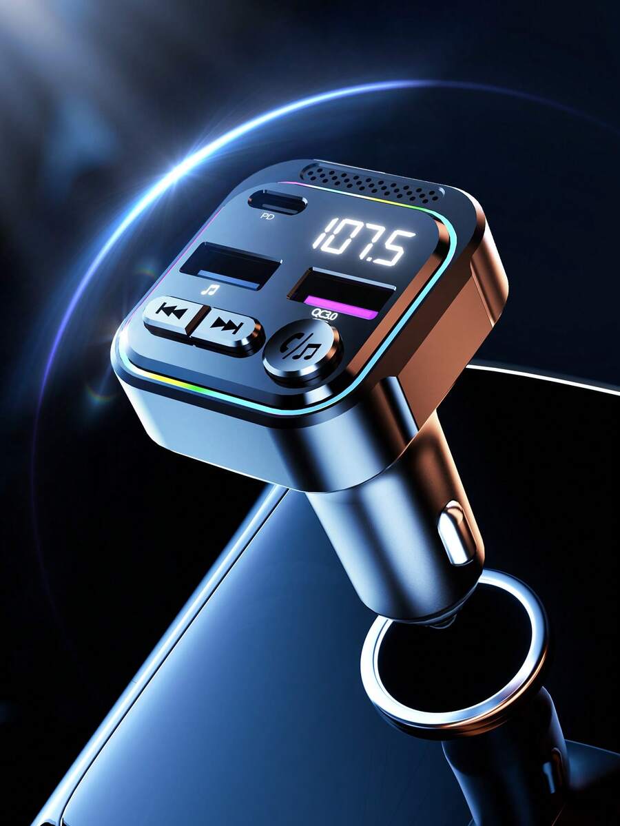 REMAX PD30W 车载快充，双 USB-A 和 Type-C 三口输出，支持蓝牙 5.3 免提通话和音乐播放，带 RGB 灯效，双音乐模式（蓝牙 + USB），兼容 12-24V 车辆，适用于 iPhone 和安卓手机，Type-C 充电器，iPhone 充电器，车载用品，旅行必备