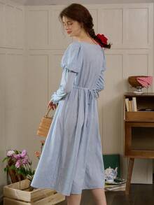 女士复古蓝色中长连衣裙，方领，蕾丝边饰，泡泡长袖，优雅田园风连衣裙 - 藍色 - 查看 2