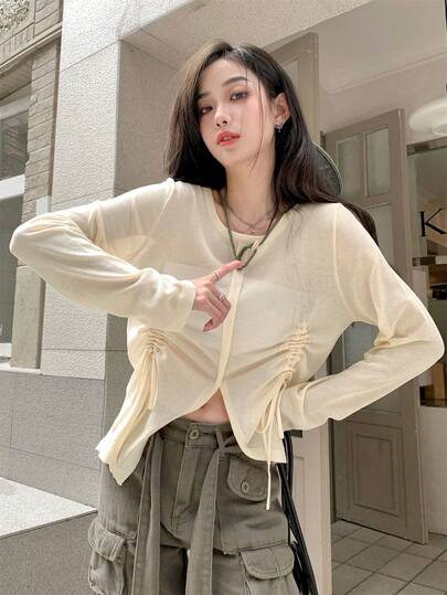 女士优雅休闲透视长袖圆领米色针织上衣，饰有褶皱抽绳细节——甜美Y2K极简性感街头风轻薄网纱上衣，适合2026春夏穿着，完美契合18-35岁女性：是美国主显节、日本札幌冰雪节、中东登霄节和韩国户外聚会的理想之选。