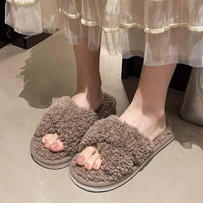 Dép lê trong nhà hở ngón kiểu đan chéo, chất liệu lông mềm mại như gấu bông, đế chống trơn trượt, phù hợp cho cả nam và nữ, các cặp đôi, sử dụng trong nhà trên sàn gỗ.