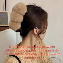 Pinza de pelo con pompón esponjoso para mujer, accesorio de peinado de moño holgado de gran tamaño para invierno, pinza de pelo con bola de pelo de piel sintética linda - Multicolor - Ver 11