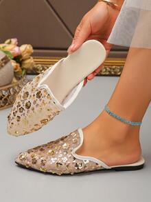 Malla blanca con lentejuelas doradas