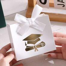 Túi quà tốt nghiệp cao cấp - Họa tiết bằng tốt nghiệp vàng, có các màu đỏ, trắng, đen và xanh lá cây (bán lẻ hoặc bộ 4 chiếc kèm hộp kẹo), thích hợp làm quà tặng Giáng sinh và Halloween. - 1 cái (màu ngẫu nhiên) - Xem 5