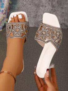 Sandálias femininas elegantes de salto alto, modelo 2026, com design floral vazado e strass. Perfeitas para festas, férias, casamentos e com um toque de deusa. - Branco - Ver 1
