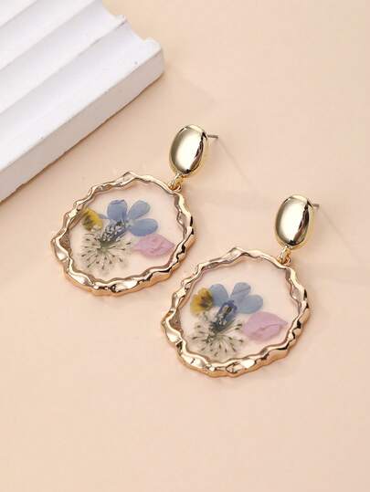 1 Đôi bông tai kiểu Pháp cổ điển, viền kim loại bất đối xứng, đính hoa khô và nhựa, thích hợp cho kỳ nghỉ, đi làm và đeo hàng ngày.