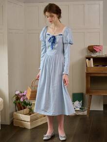 女士复古蓝色中长连衣裙，方领，蕾丝边饰，泡泡长袖，优雅田园风连衣裙 - 藍色 - 查看 3
