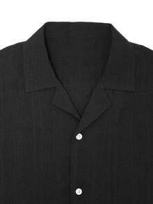 glestore Herrenhemd im Vintage-Stil: Vintage-inspirierte Ästhetik. Klassisches atmungsaktives einfarbiges Kurzarmhemd mit Knopfleiste und gestreifter Textur, Cuban-Kragen. Lässiger Urlaubsstil. Vielseitig für mehrere Outfits, Frühling/Sommer - Schwarz - Übersicht 6